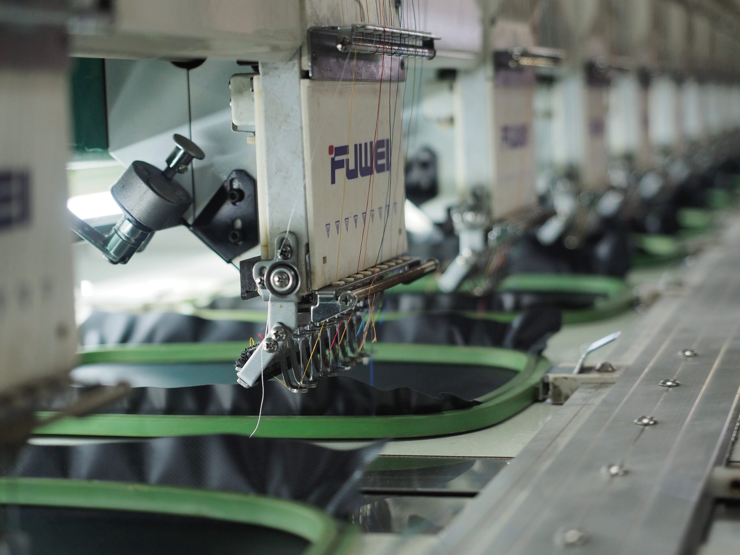 Picture of an embroidery machine illustrating the article below it. Embroidery is one of the Corporate Gift Printing Types in Malaysia.